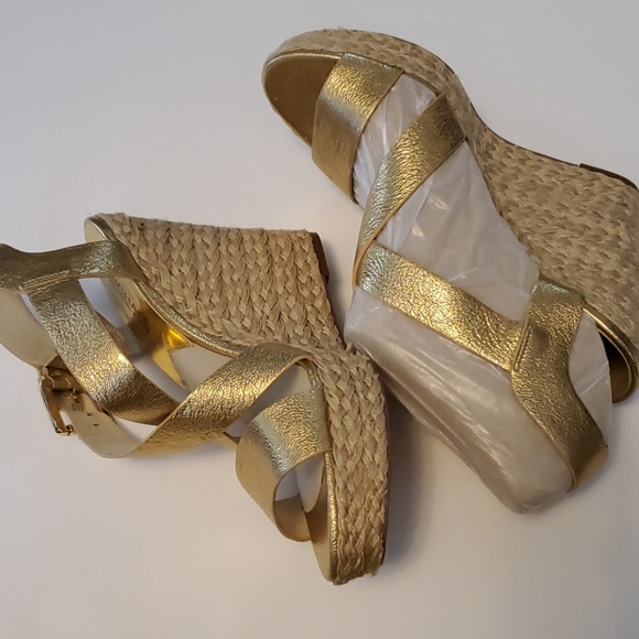 Michael Kors Women's Giovanna Leather Wedge Sandal - Picture 3 of 10